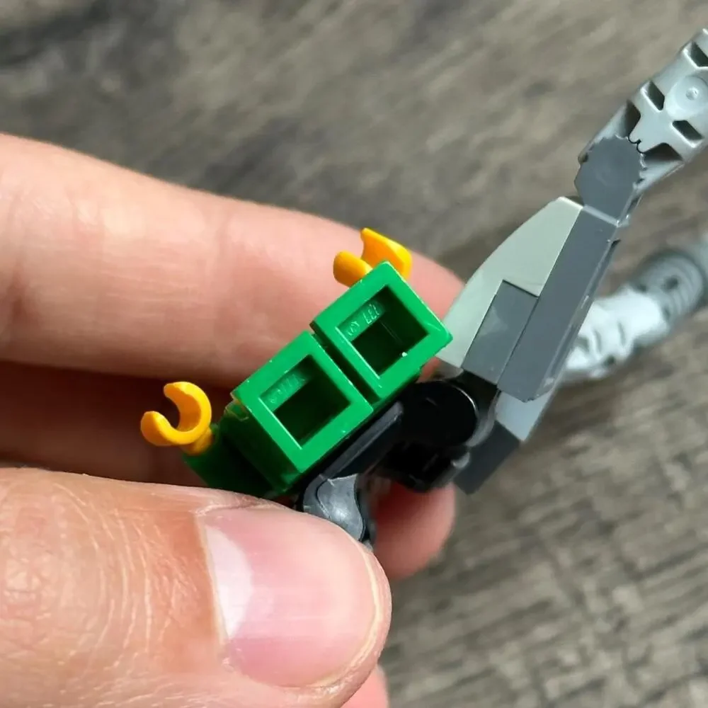 Rare 2020 Green LEGO Marvel Doc Ock Spiderman Villain Arms Mini Figure